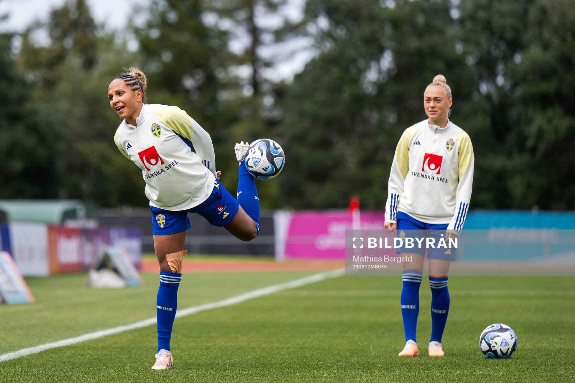 Madelen Janogy and Hanna Bennison of the Swedish women's