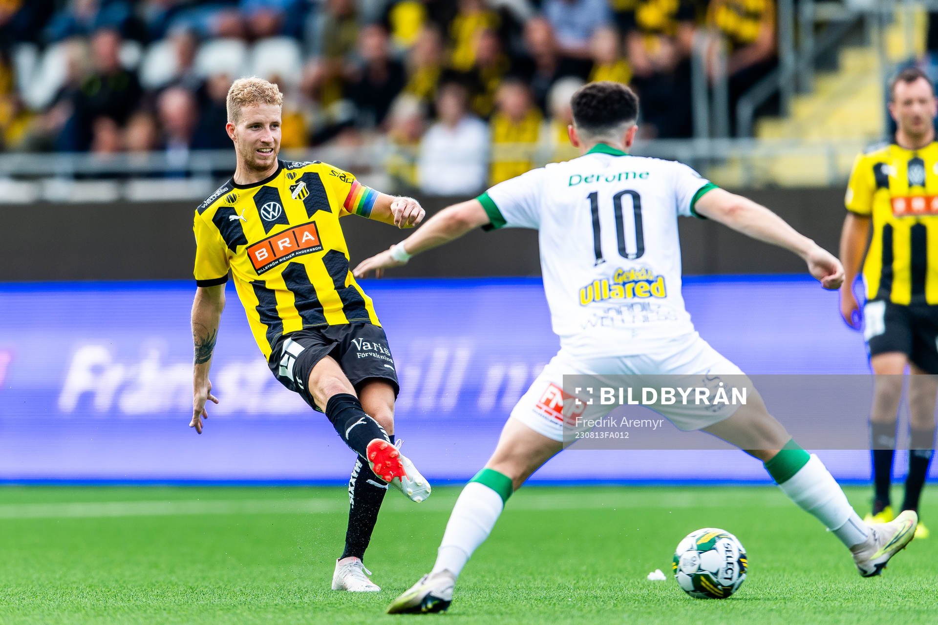 Häckens Samuel Gustafson och Varbergs Ismet Lushaku