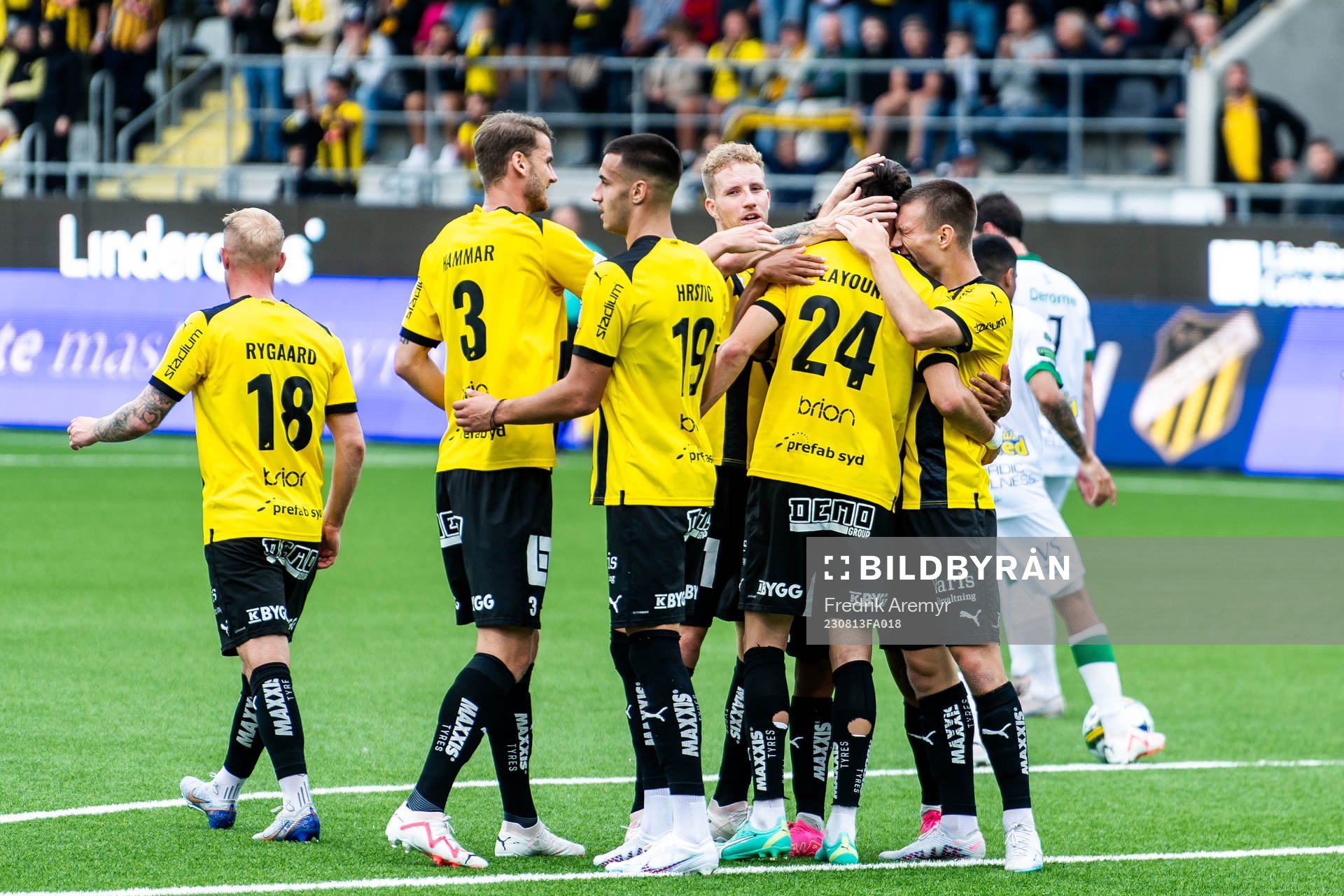 Häckens spelare jublar