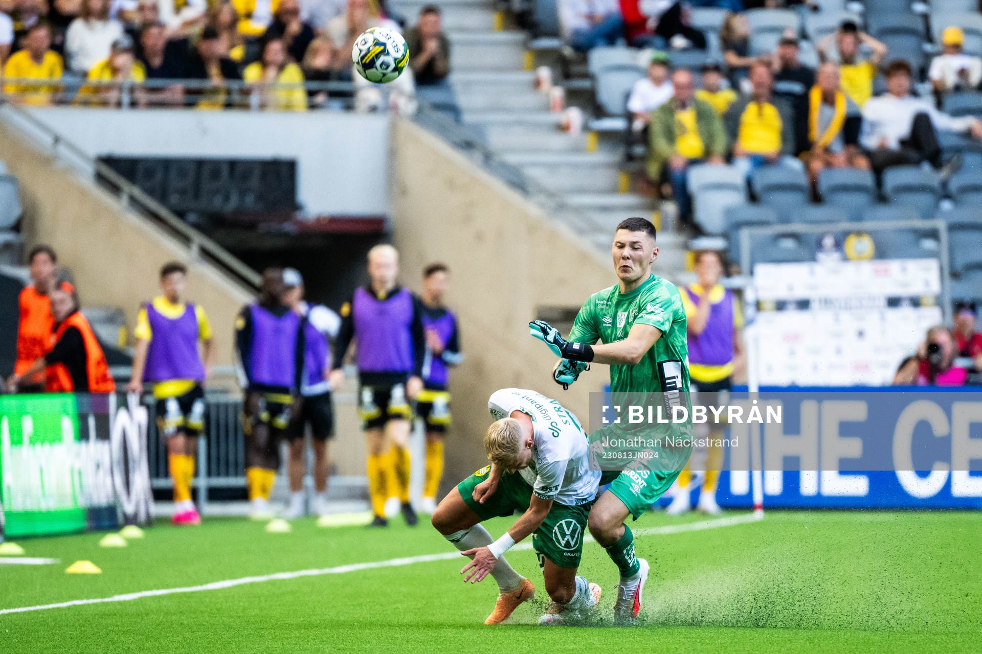 Hammarbys Simon Strand och Elfsborgs målvakt Hakon