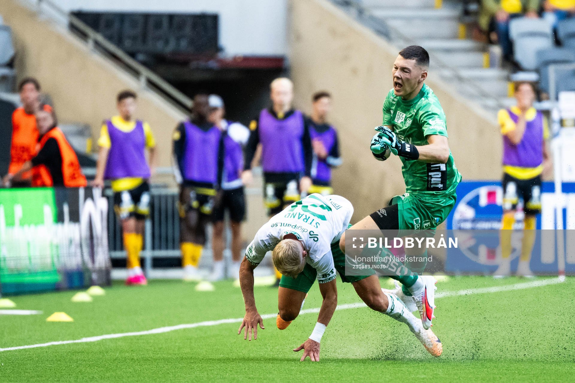 Hammarbys Simon Strand och Elfsborgs målvakt Hakon