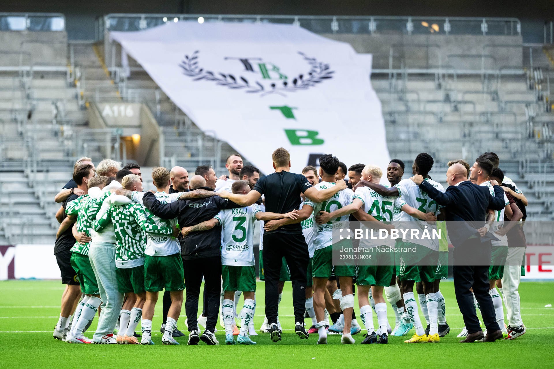 Hammarbys spelare jublar