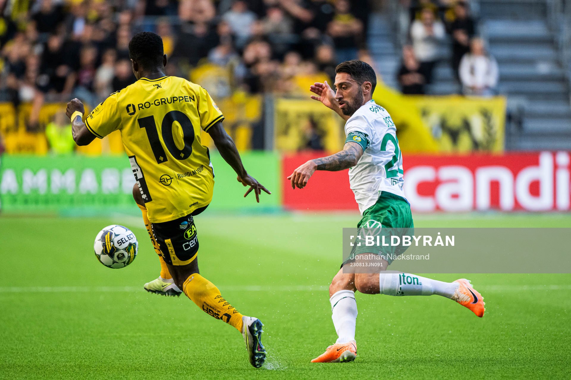 Hammarbys Nahir Besara och Elfsborgs Michael Baidoo
