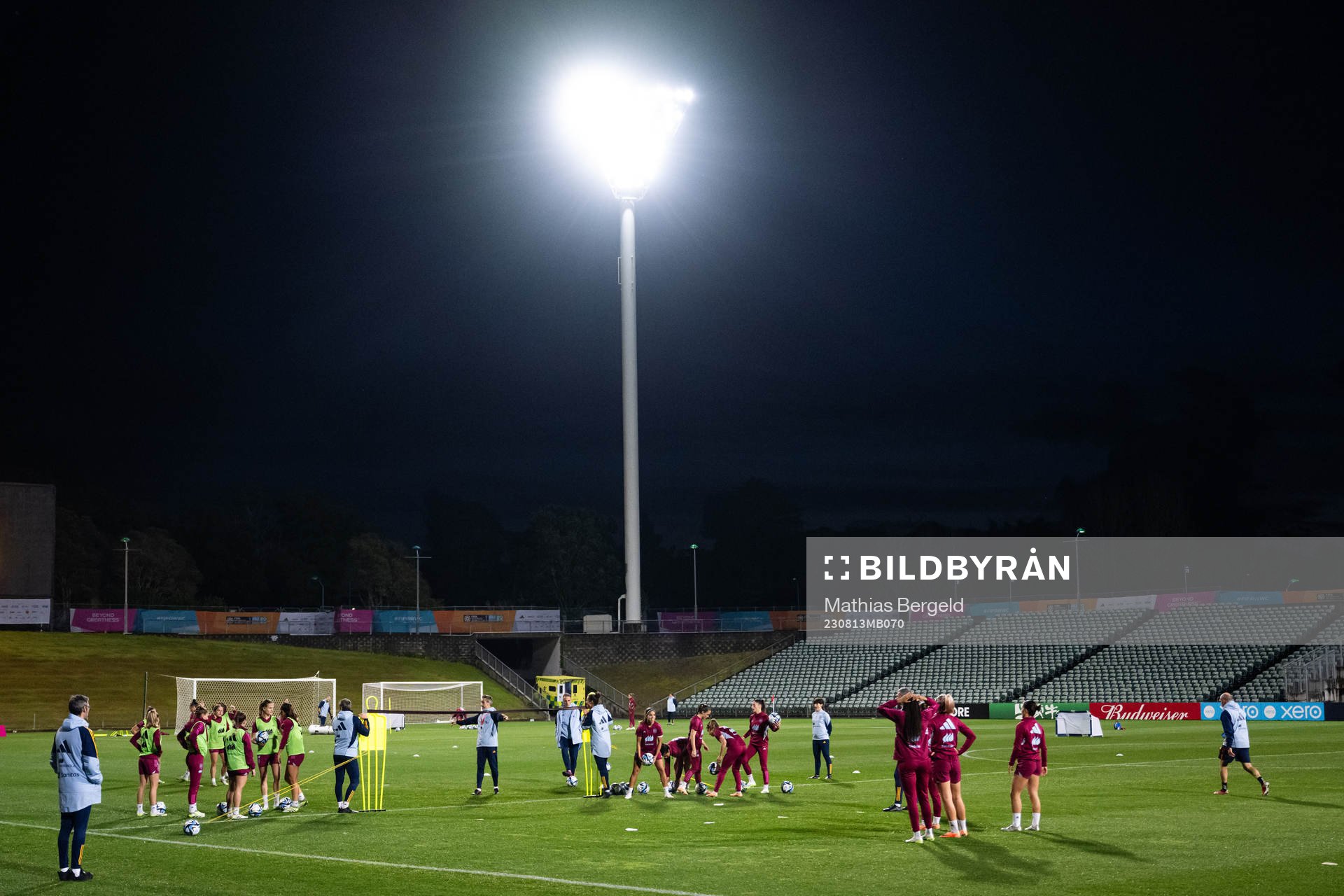 Players of the Spanish women's national football team at a