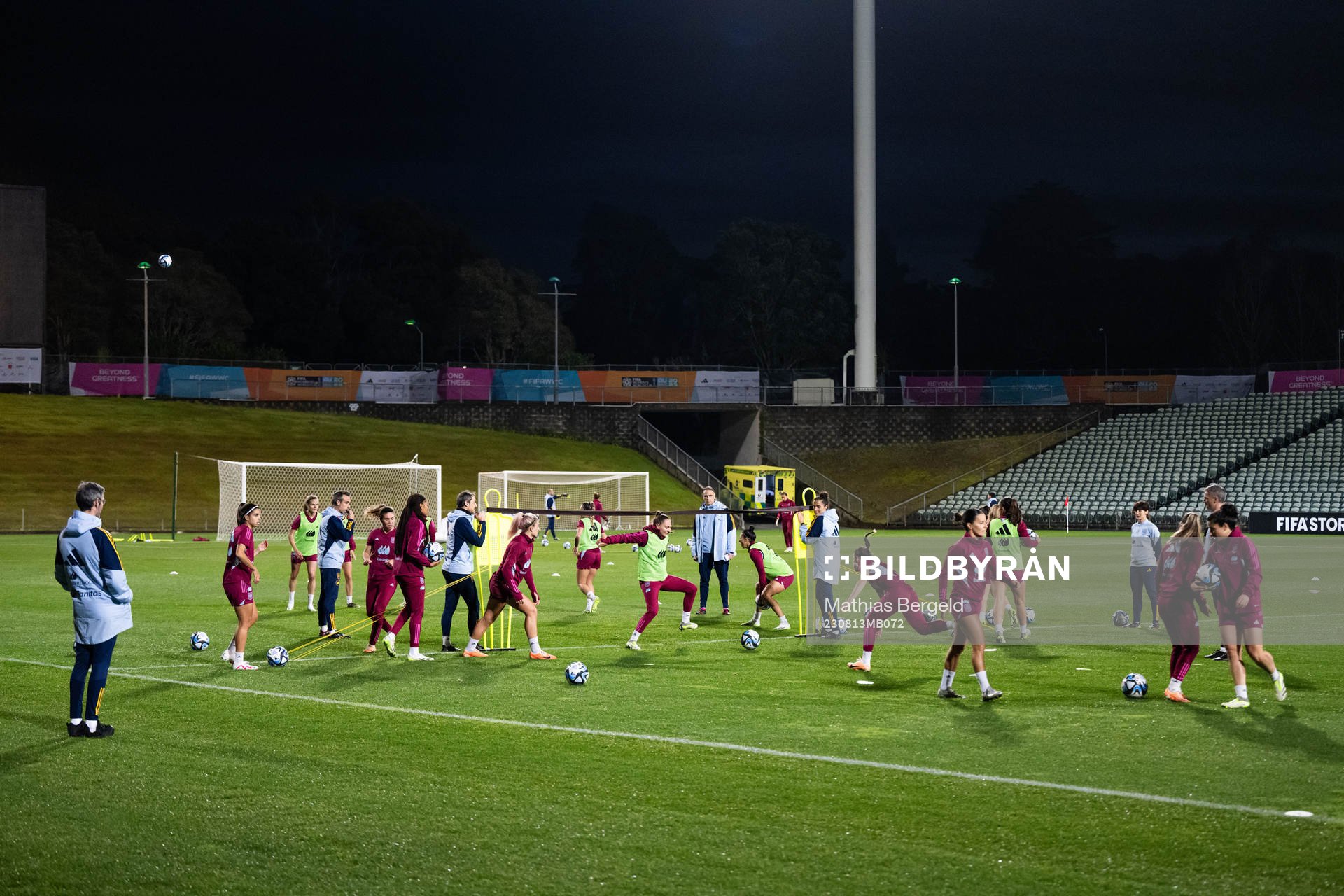 Players of the Spanish women's national football team at a