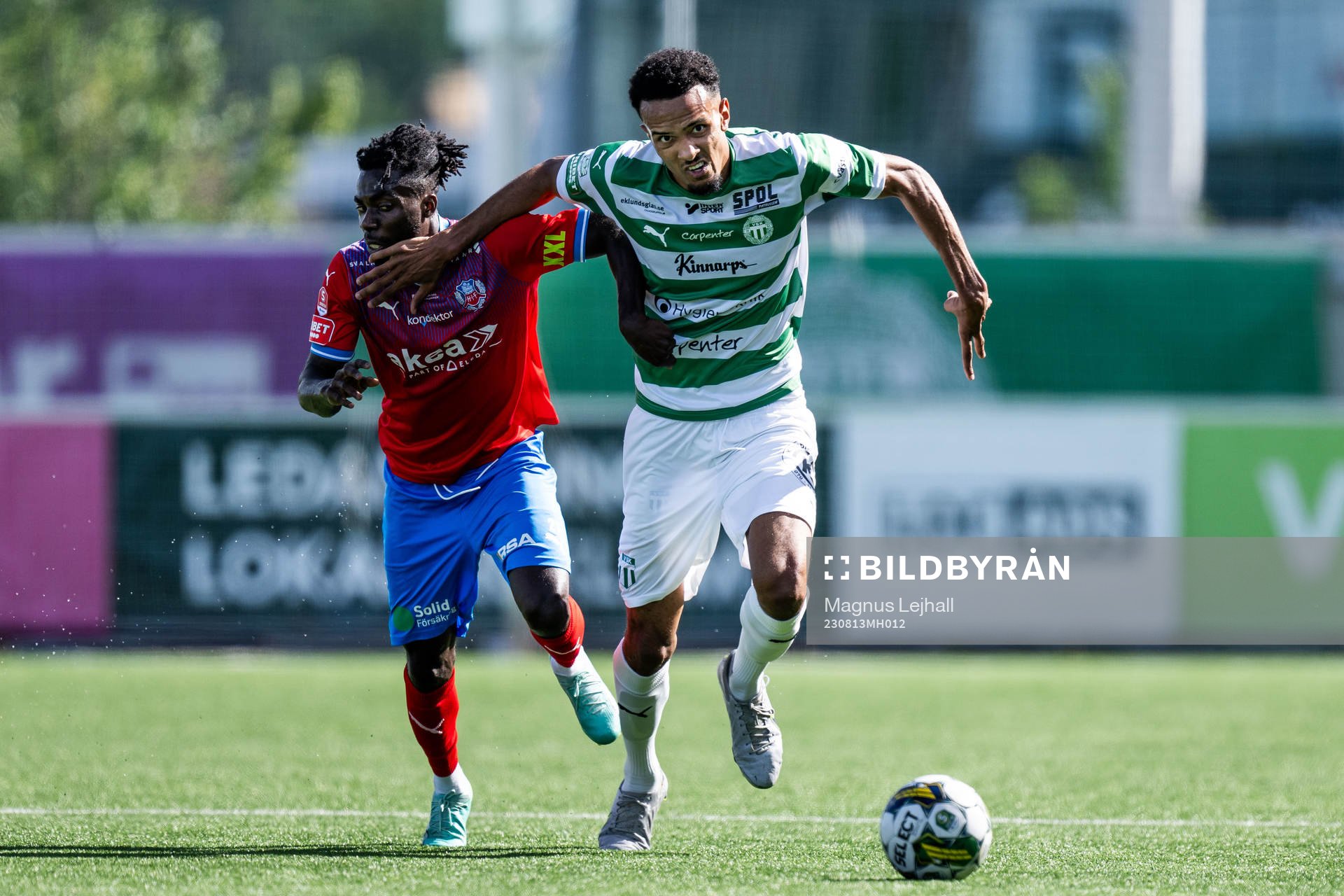 Västerås SKs Alex Douglas och Helsingborgs Benjamin Acquah