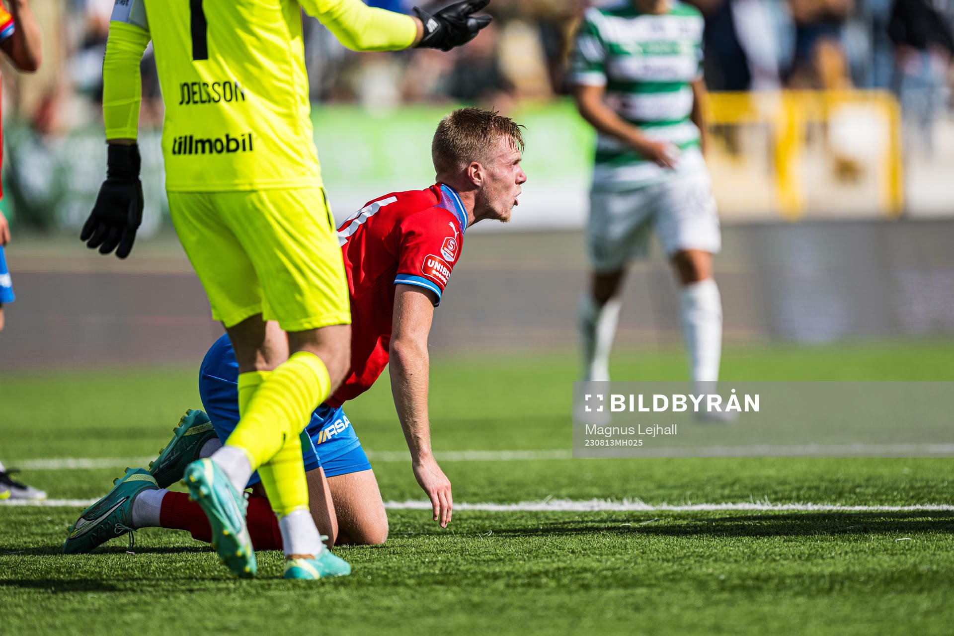 Helsingborgs Emil Hellman reagerar