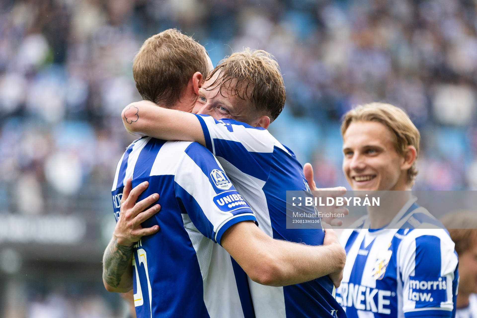IFK Göteborgs Adam Carlén och Sebastian Hausner kramar om