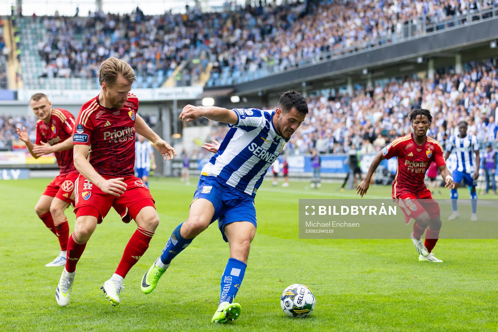 Djurgårdens Jacob Une Larsson och IFK Göteborgs Astrit