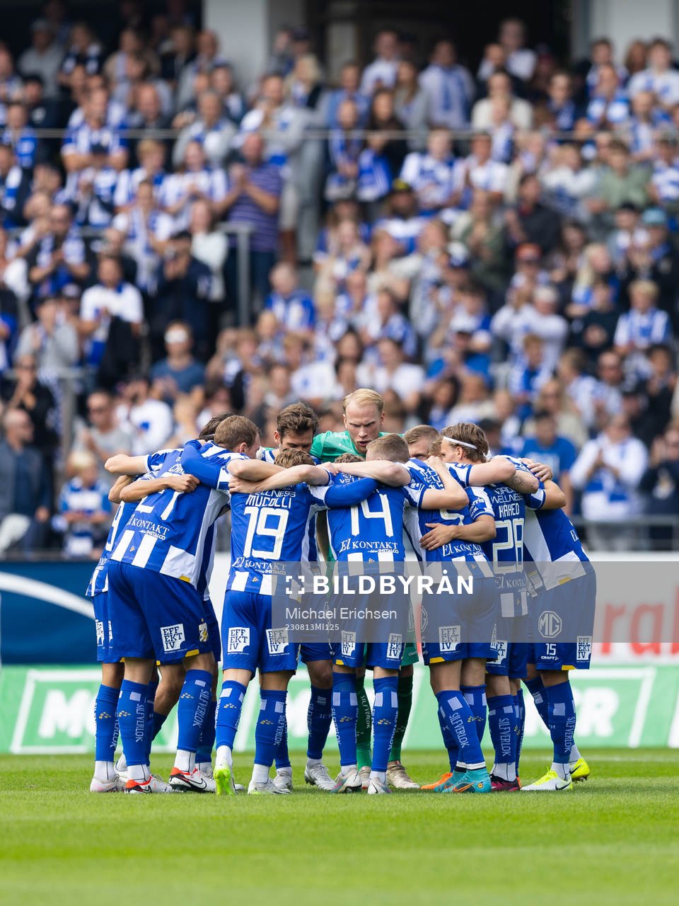 IFK Göteborgs spelare samlade innan  fotbollsmatchen i