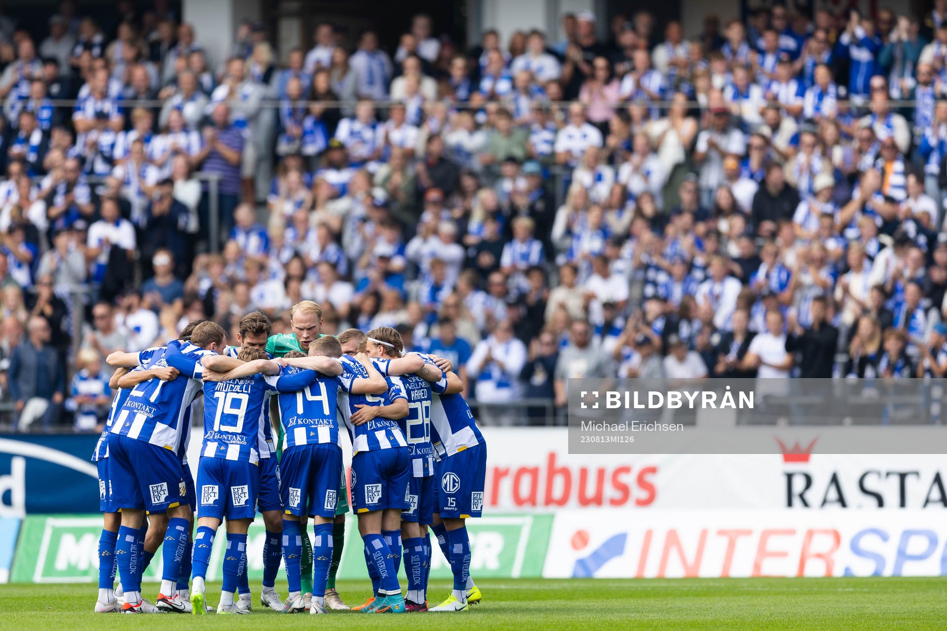 IFK Göteborgs spelare samlade innan  fotbollsmatchen i