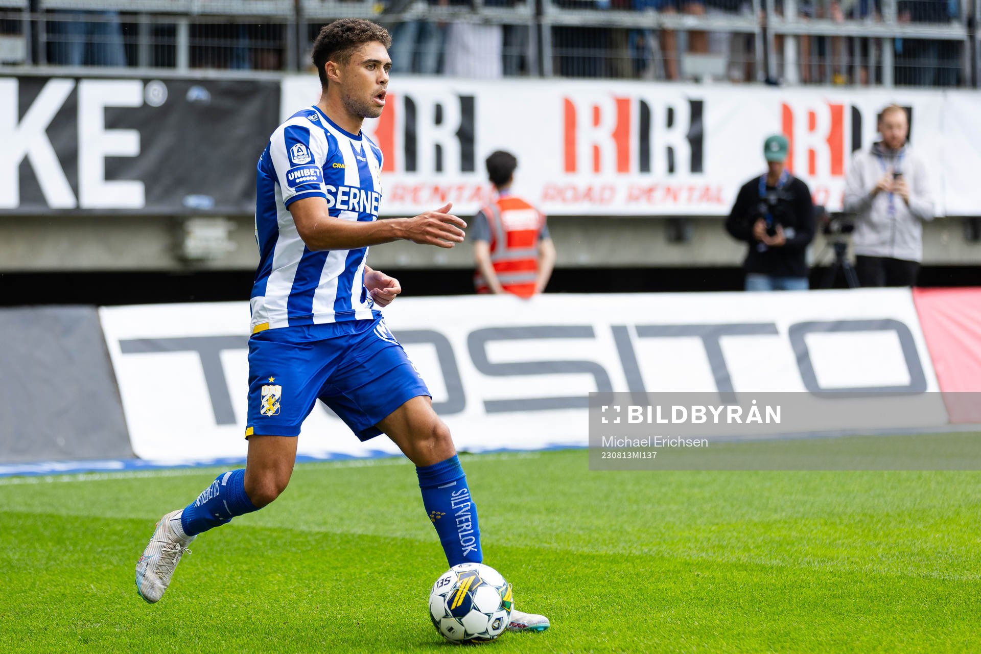 uIFK Göteborgs Thomas Santos nder fotbollsmatchen i