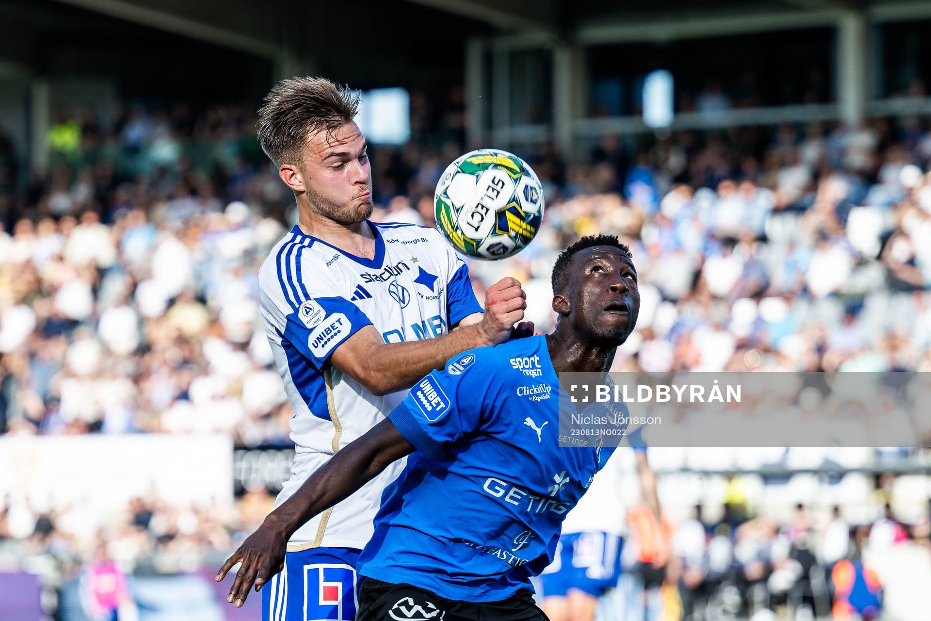 IFK Norrköpings Anton Eriksson och Halmstads Naeem Mohammed