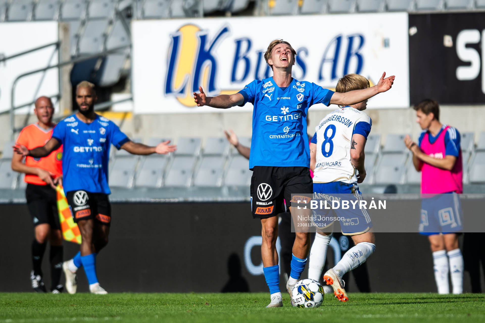 Halmstads Erik Ahlstrand reagerar