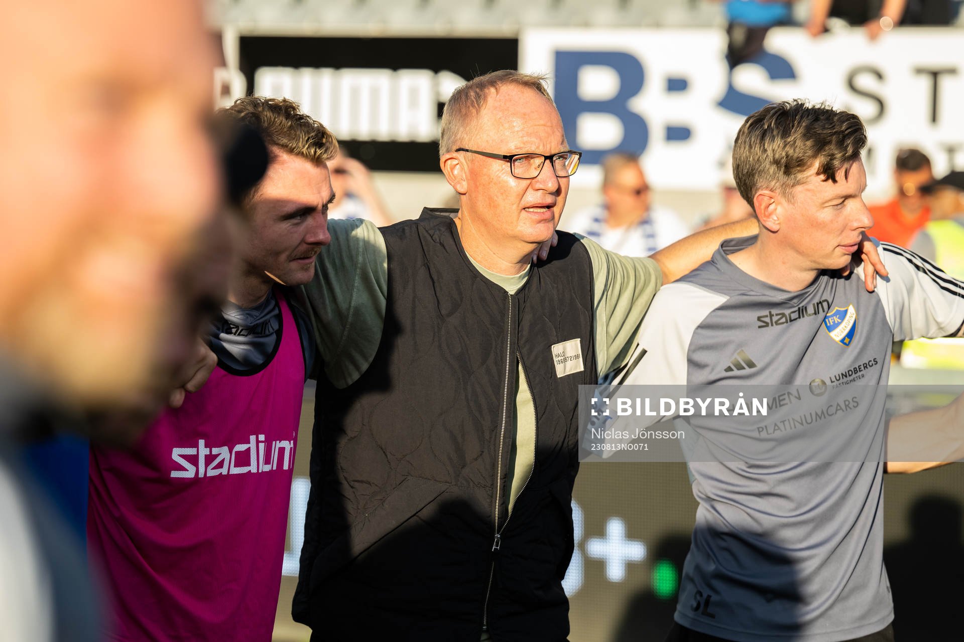 IFK Norrköpings tränare Glen Riddersholm jublar efter fotbollsmatchen i Allsvenskan mellan Halmstad och IFK Norrköping den 13 augusti 2023 i Halmstad. 