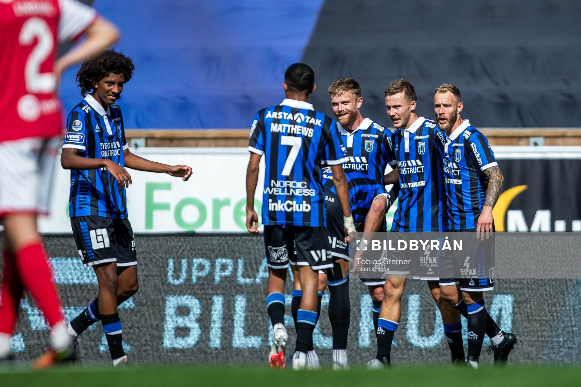 Sirius Melker Heier jublar med lagkamrater