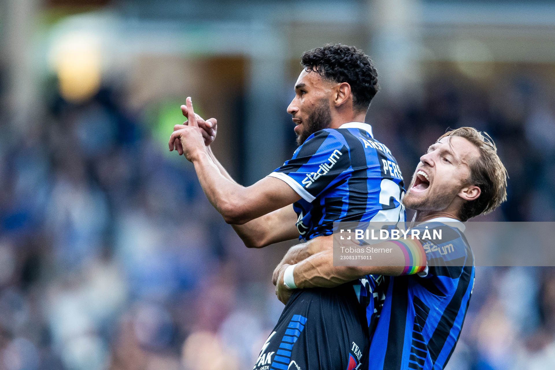 Sirius Joakim Persson jublar med Daniel Stensson