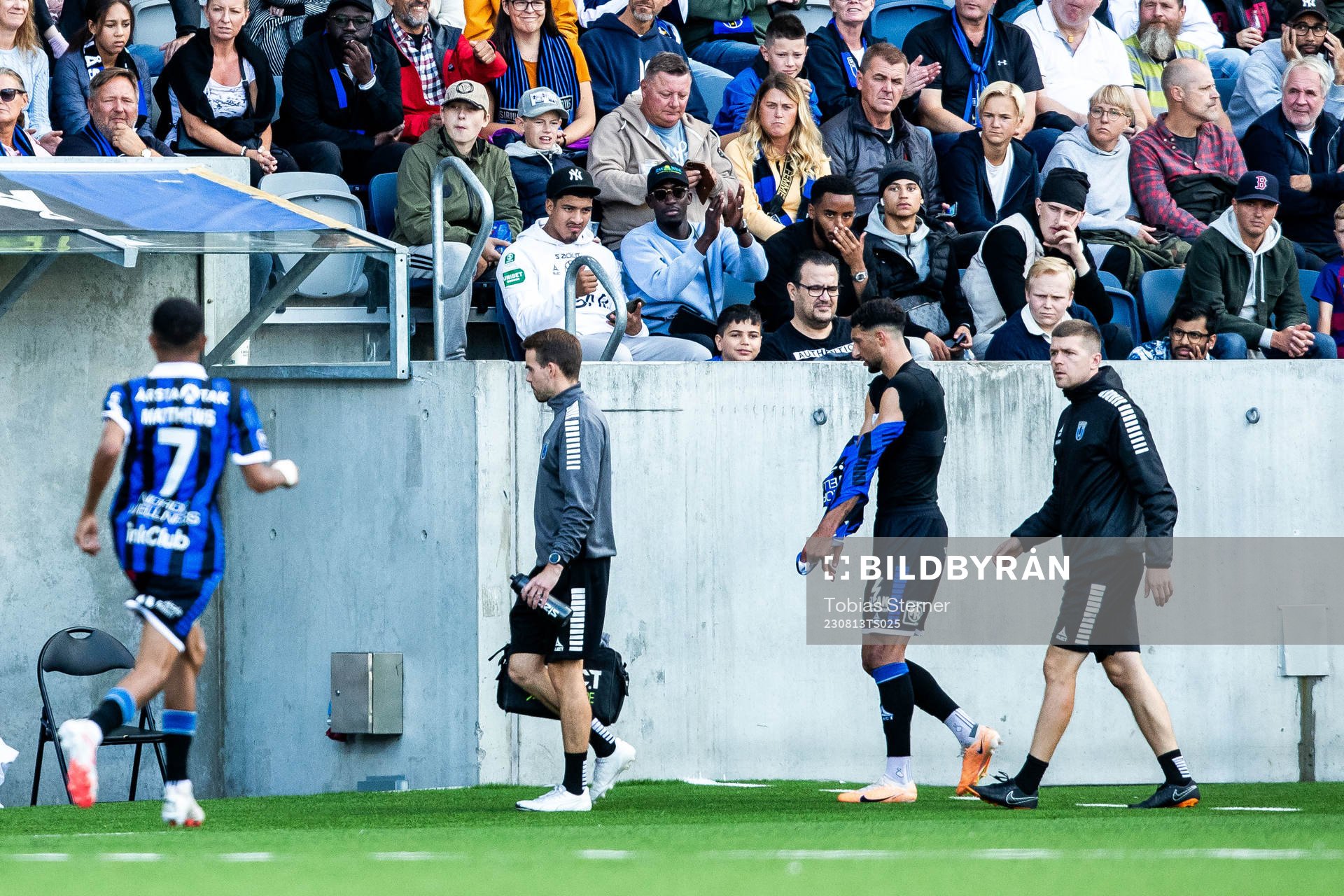 Sirius Wessam Abou Ali lämnar planen skadad