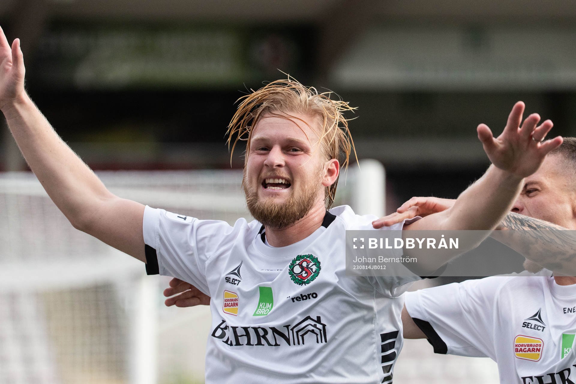 Örebros Kalle Holmberg jublar
