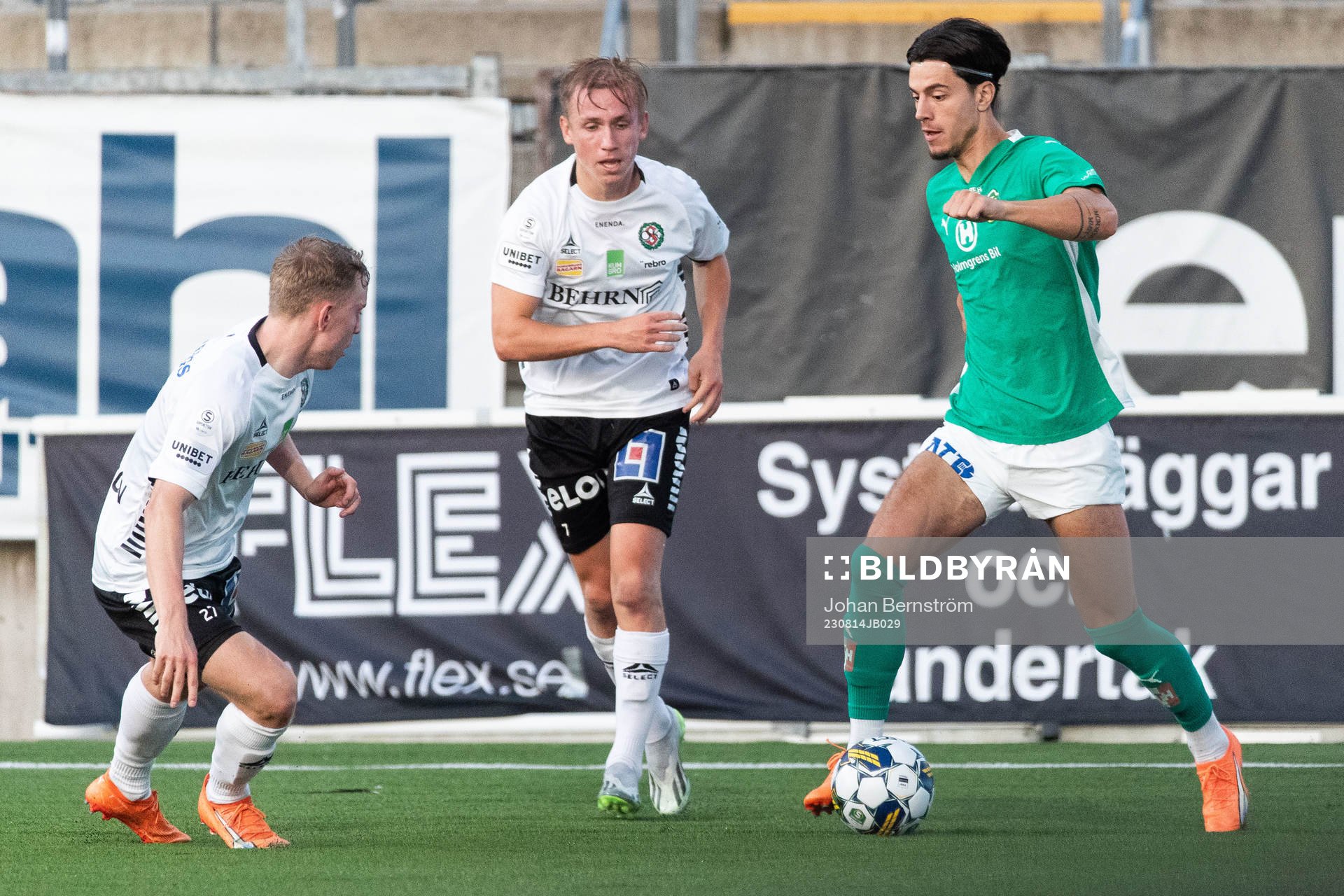 Örebros David Seger och Jönköpings Södras Flamur Dzelili