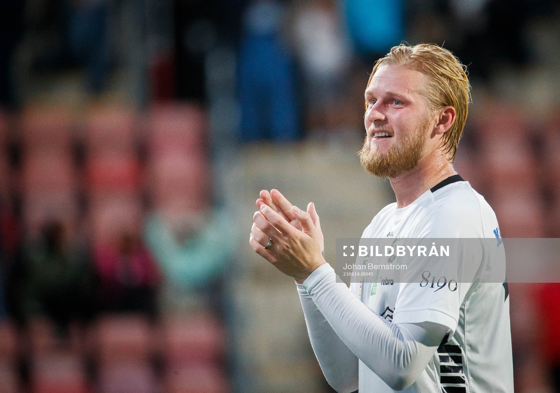 Örebros Kalle Holmberg jublar