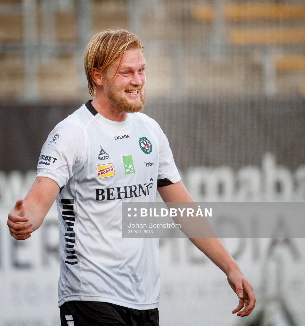 Örebros Kalle Holmberg jublar