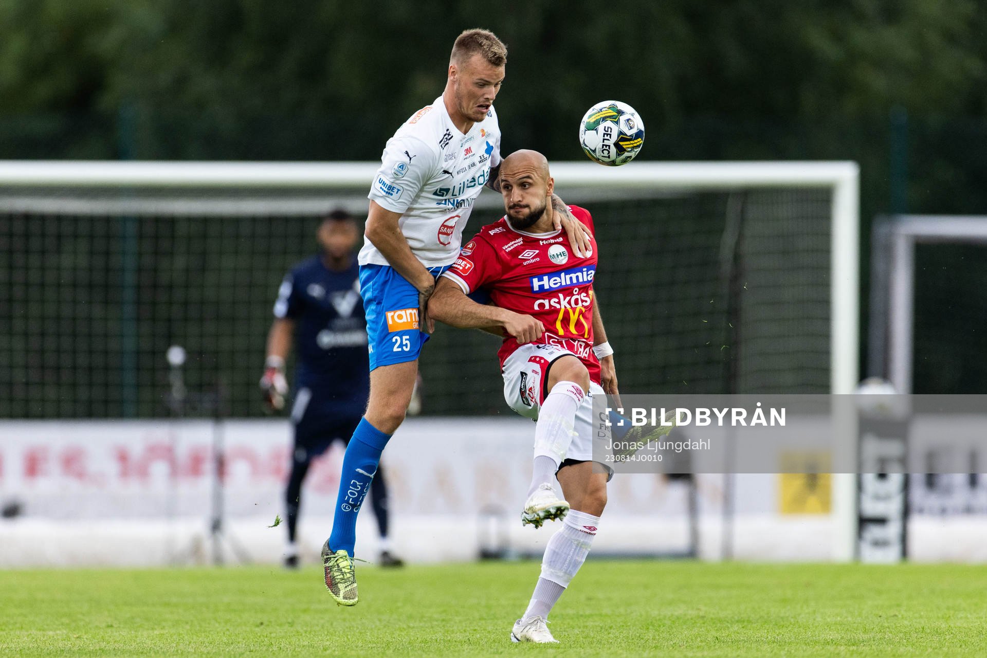 Värnamos Victor Eriksson och Degerfors Pashang Abdulla