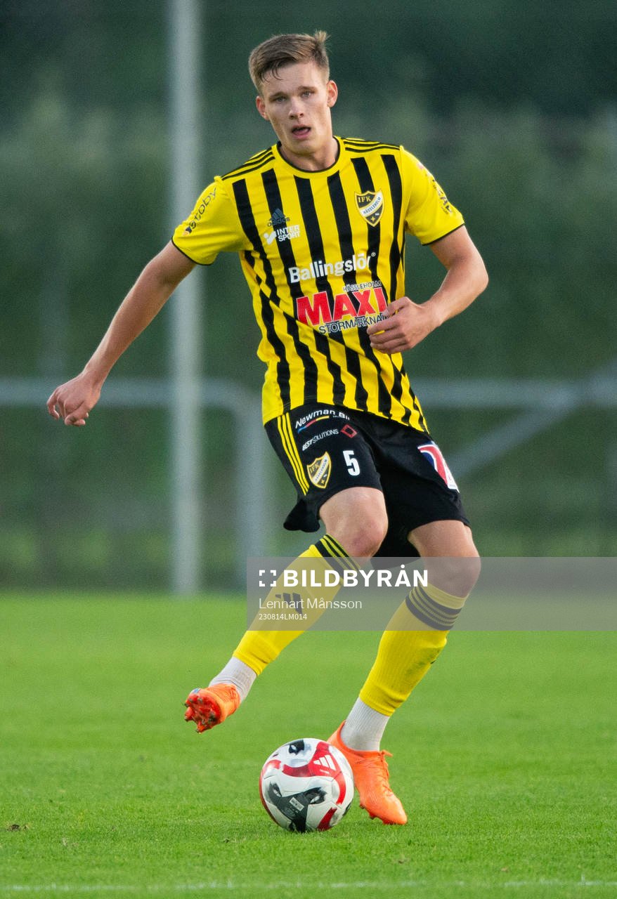 IFK Hässleholms Axel Henriksson i matchen i DM mellan IFK