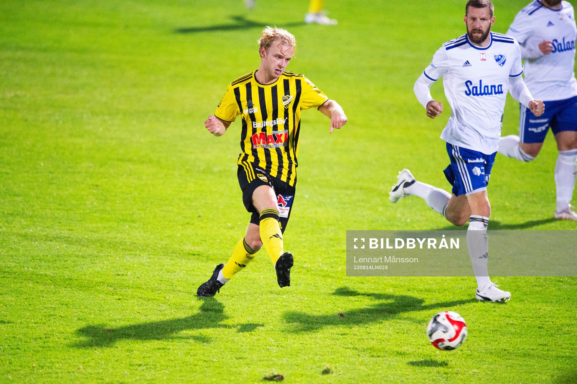 IFK Hässleholms Victor Holmberg i matchen i DM mellan IFK Hässleholm och IFK Simrishamn, i Hässleholm 14 augusti 2023.