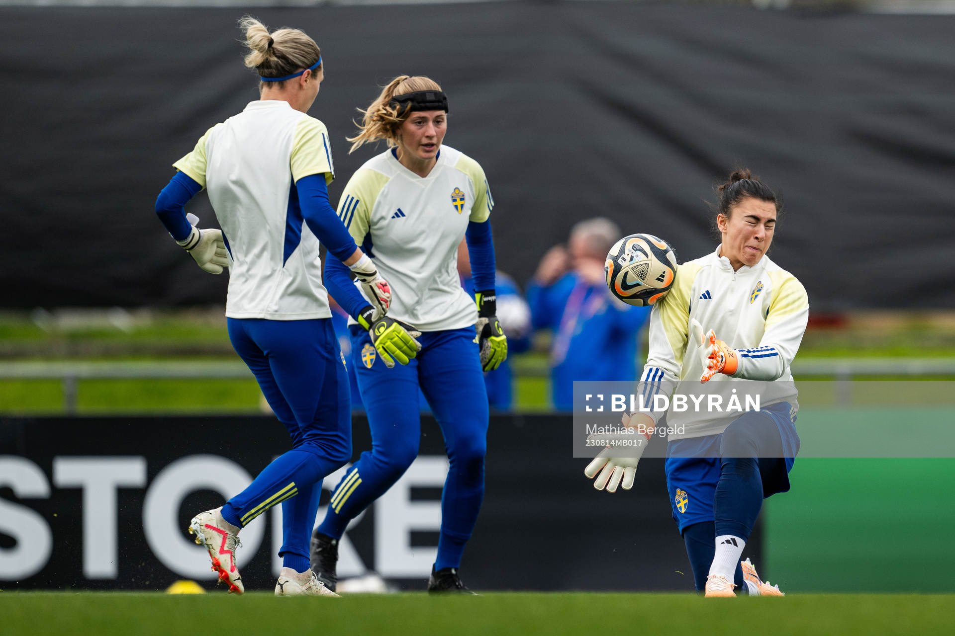 Goalkeeper Jennifer Falk, goalkeeper Tove Enblom and goalkeeper Zecira Musovic of the Swedish women's national football team at a training session during the FIFA Women's World Cup on August 14, 2023 in Auckland.