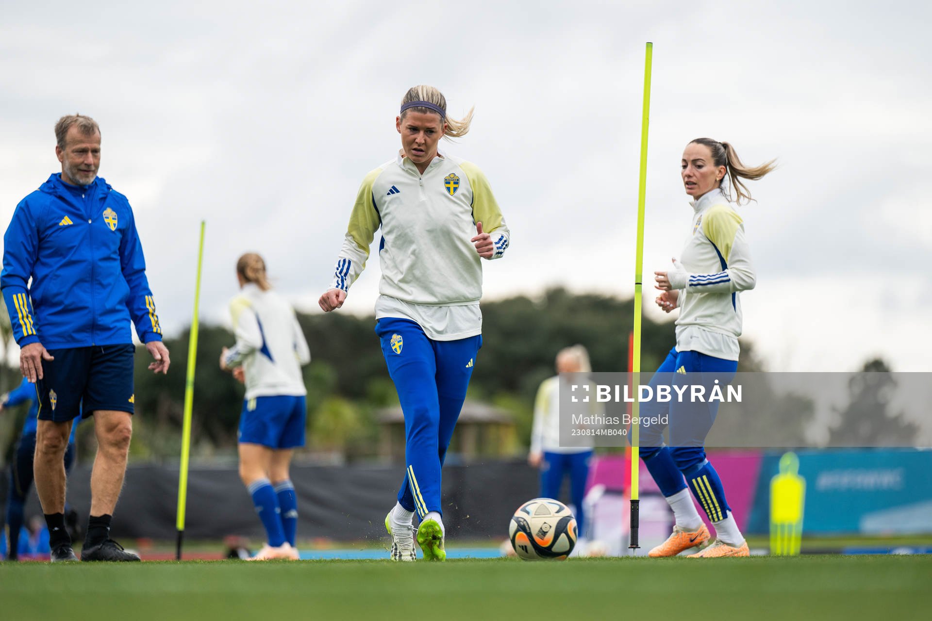 Olivia Schough and Kosovare Asllani of the Swedish women's
