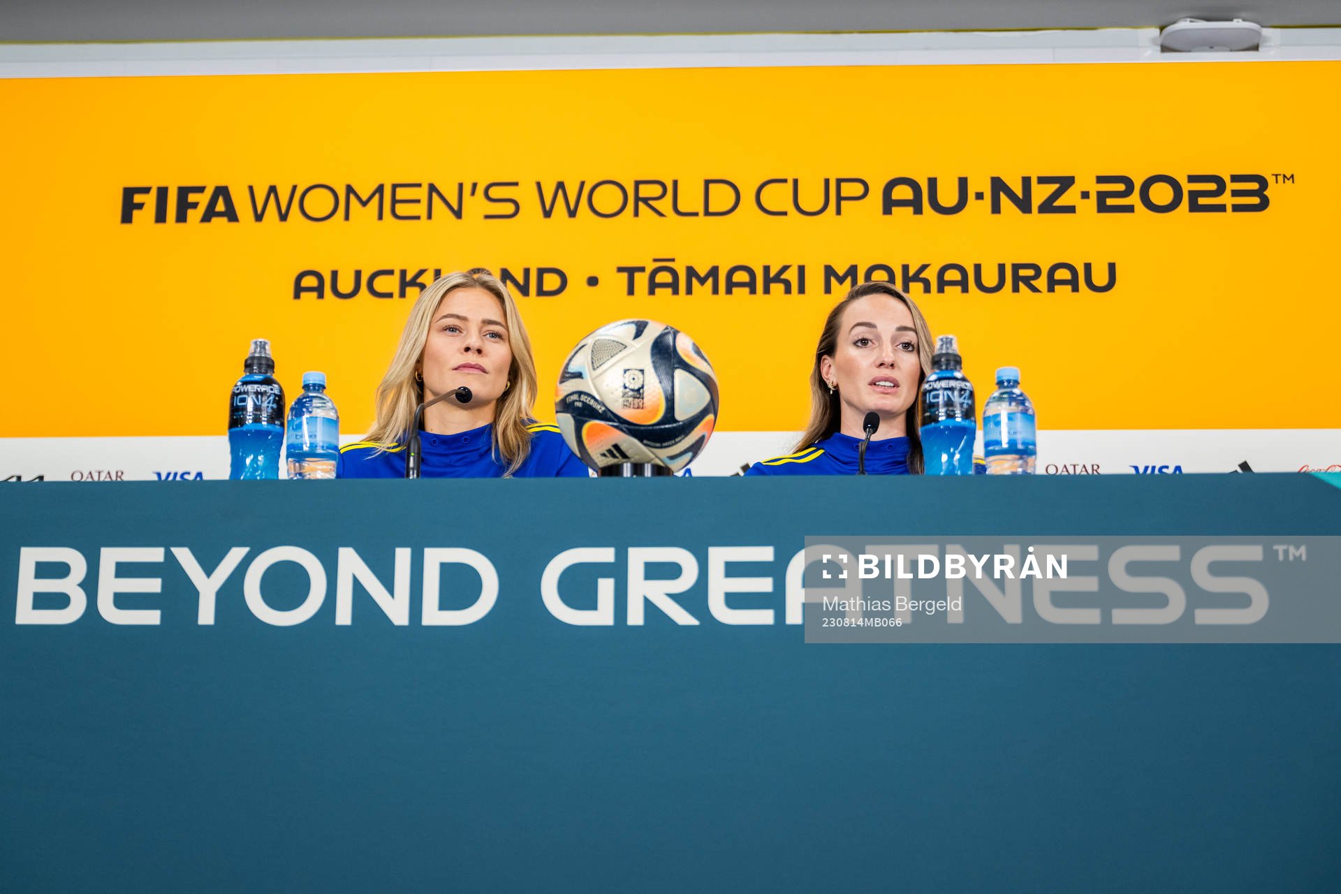 Fridolina Rolfö and Kosovare Asllani of the Swedish