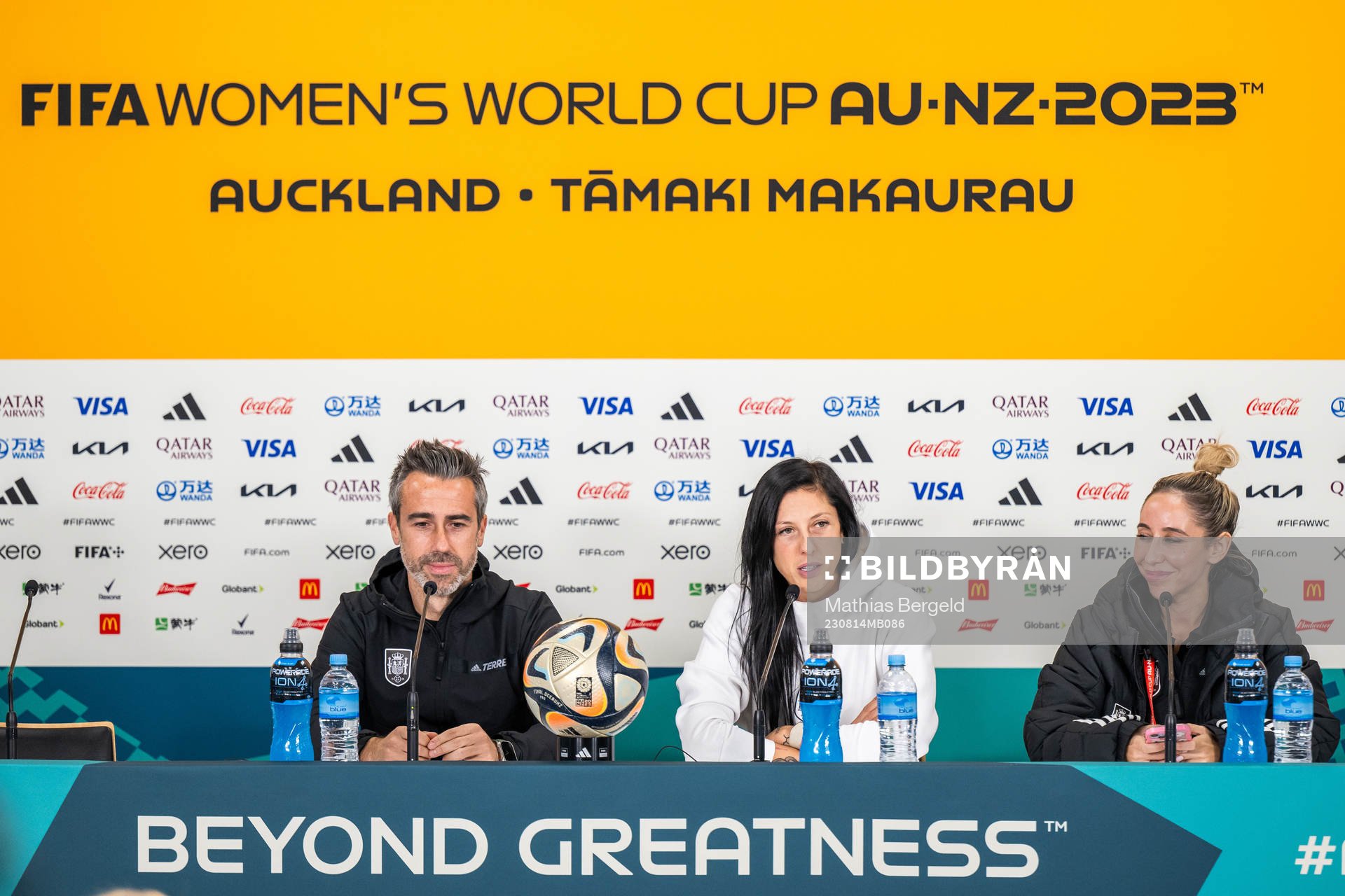 Head coach Jorge Vilda and Jennifer Hermoso of the Spanish