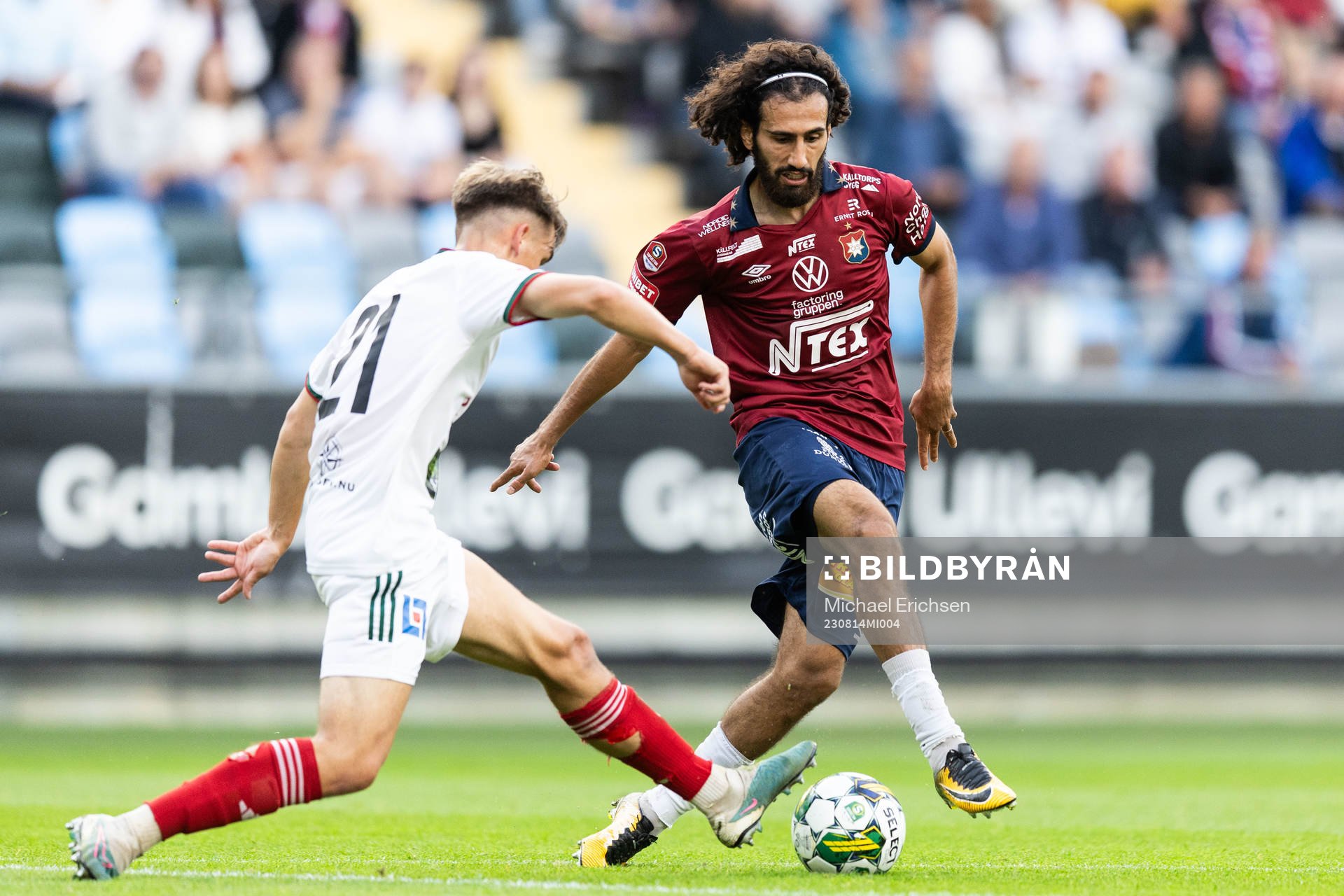 Skövde AIKs Isak Vidjeskog och Örgrytes Hady Saleh Karim