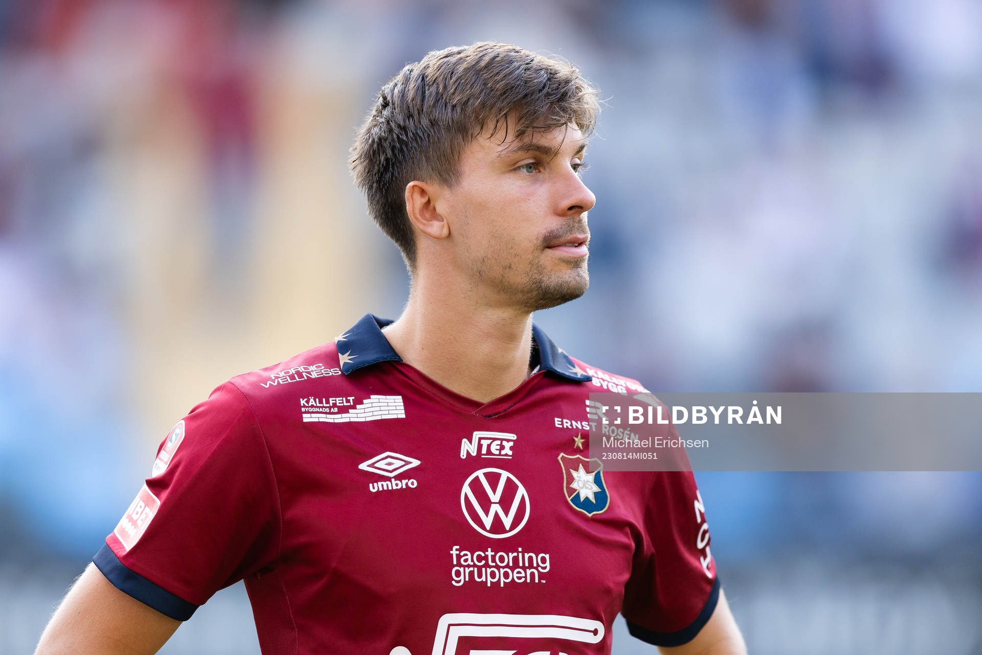 Örgrytes Daniel Paulson på line up innan fotbollsmatchen
