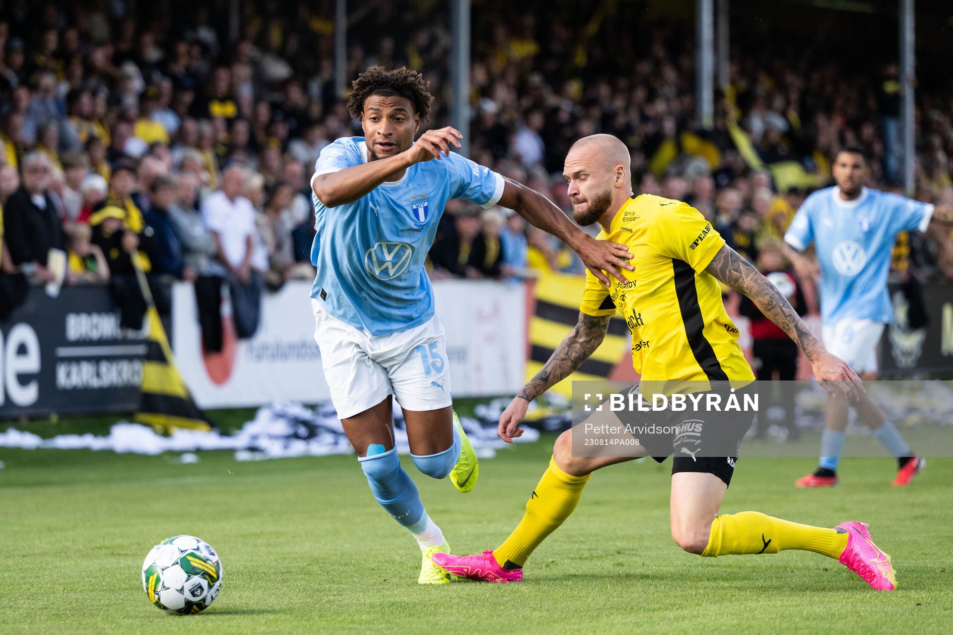 Malmö FFs Joseph Ceesay och Mjällbys Adam Ståhl