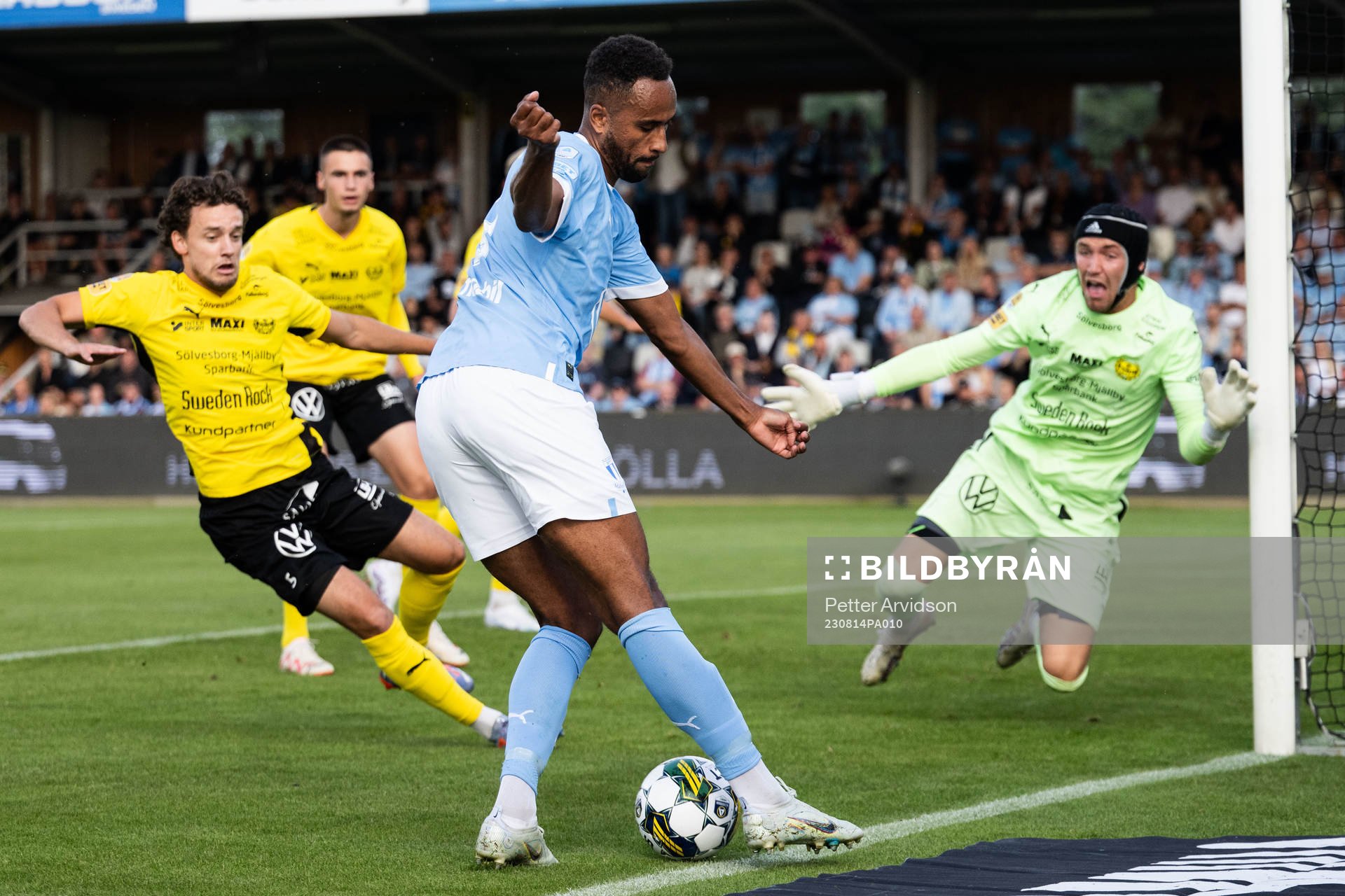Malmö FFs Isaac Kiese Thelin mot Mjällbys Noel Törnqvist