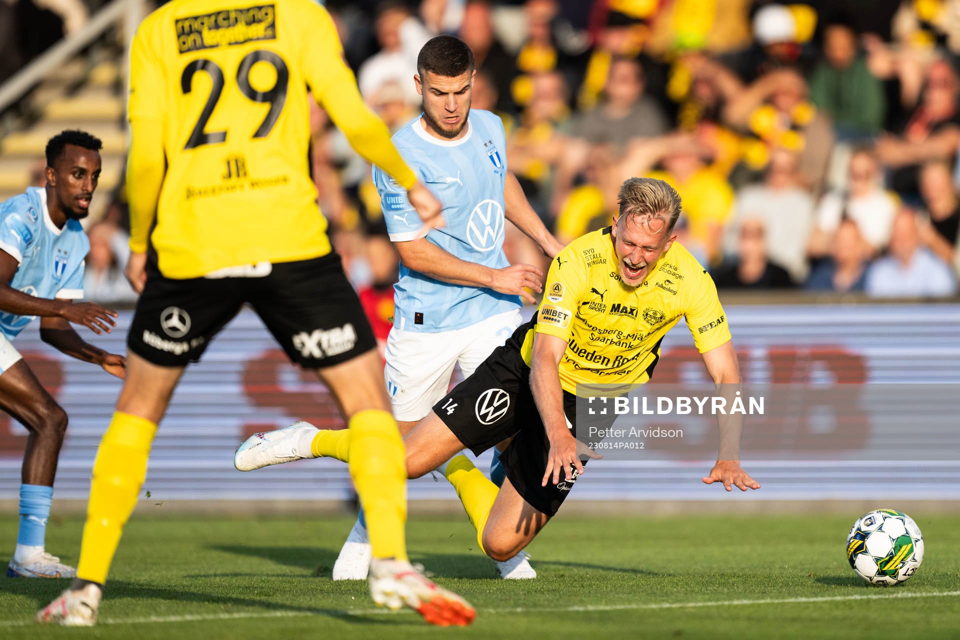 Mjällbys Herman Johansson och Malmö FFs Gabriel Busanello