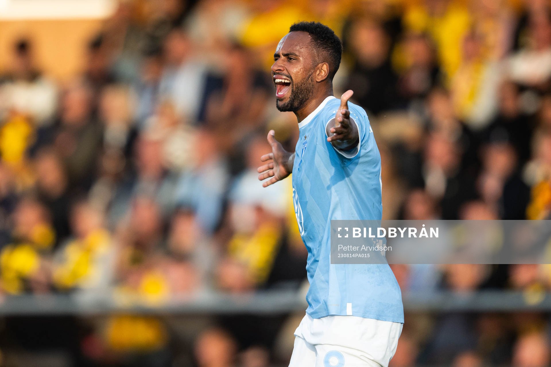 Malmö FFs Isaac Kiese Thelin reagerar