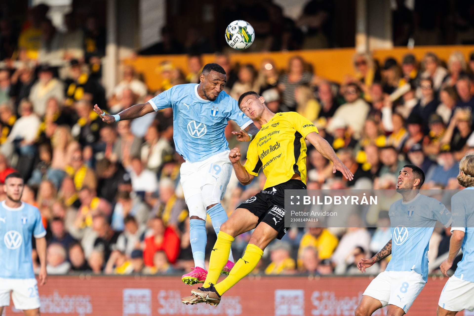Malmö FFs Derek Cornelius och Mjällbys Jesper Gustavsson