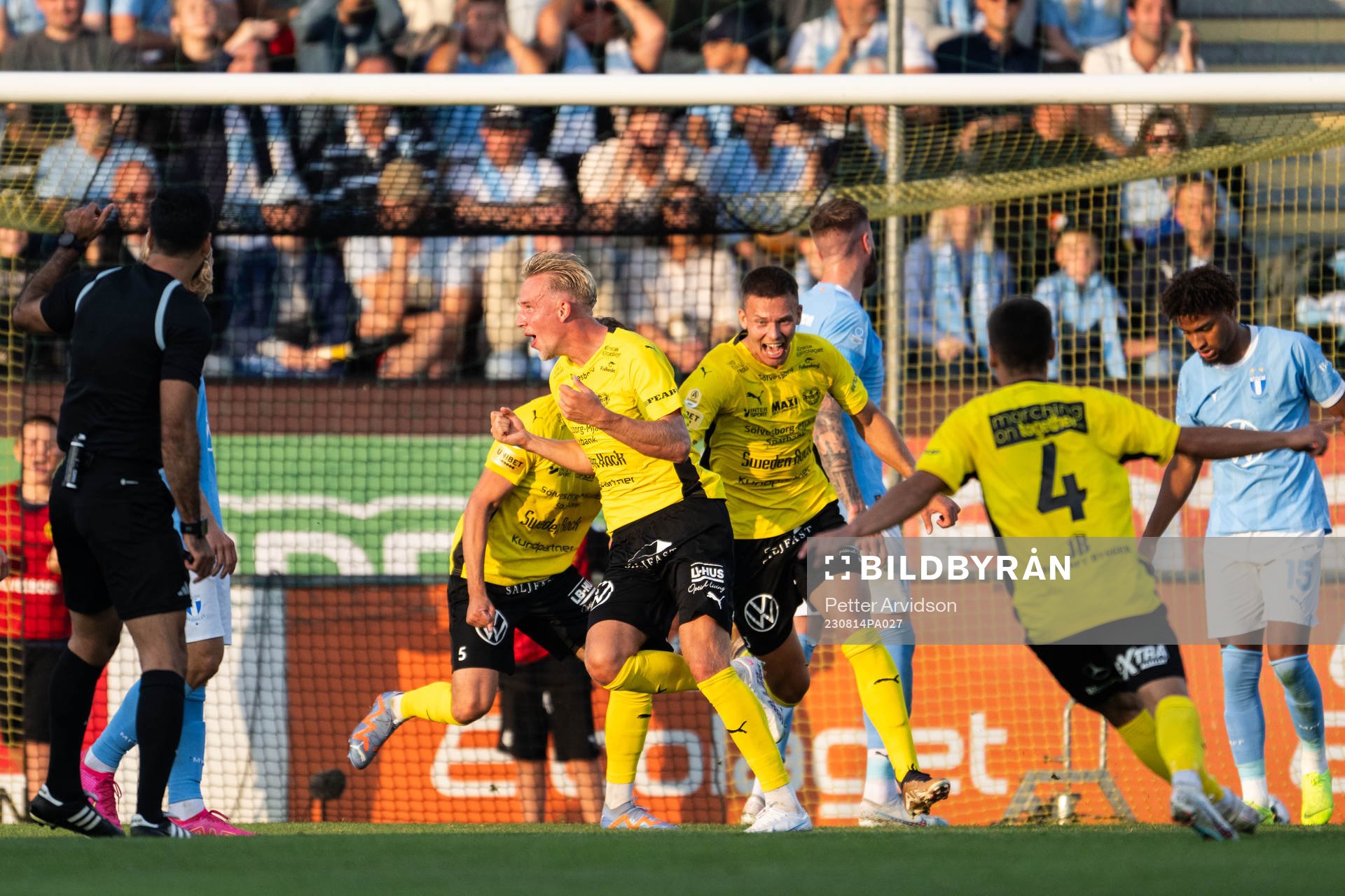 Mjällbys Herman Johansson jublar