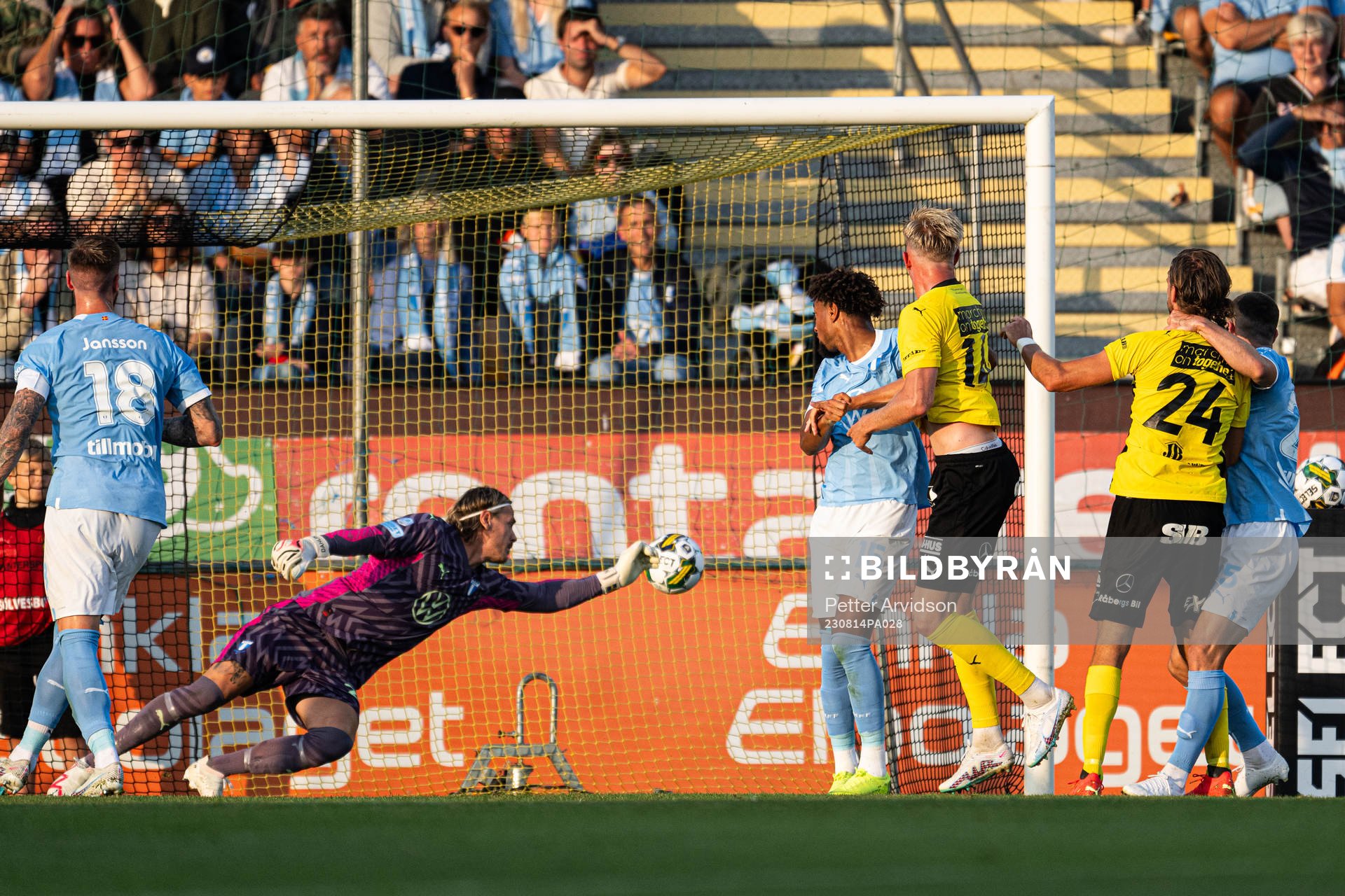 Mjällbys Herman Johansson gör 1-0 bakom Malmö FFs