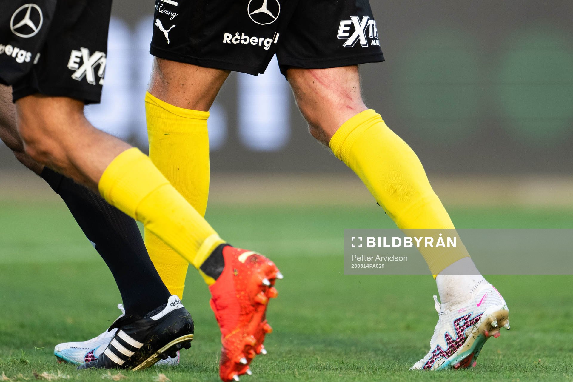 Mjällbys Herman Johansson med skrapsår under fotbollsmatchen i Allsvenskan mellan Mjällby och Malmö FF den 14 augusti 2023 i Hällevik. 