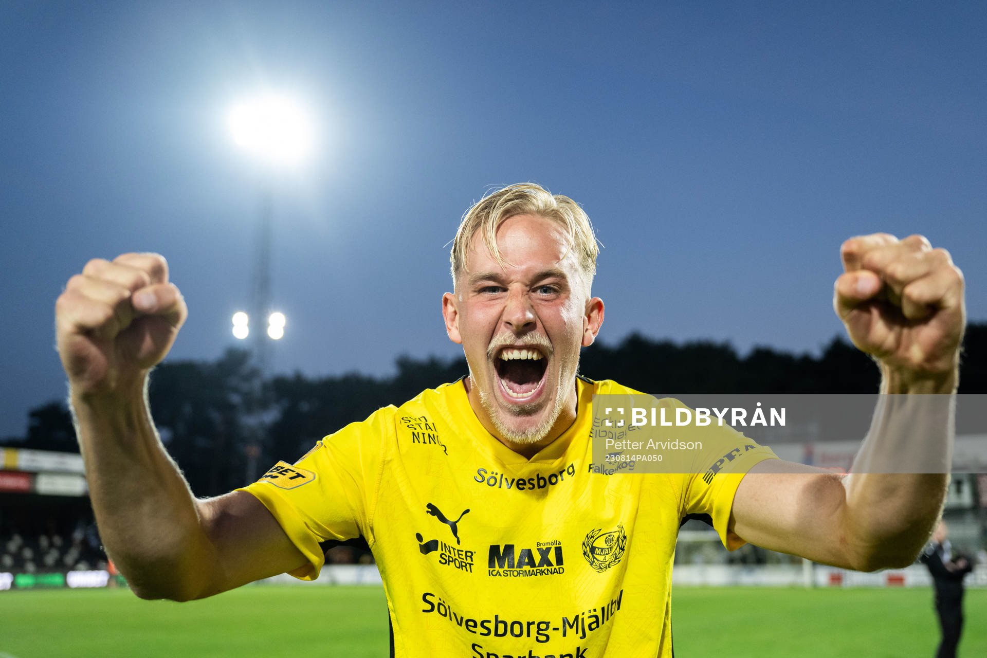 Mjällbys Herman Johansson jublar