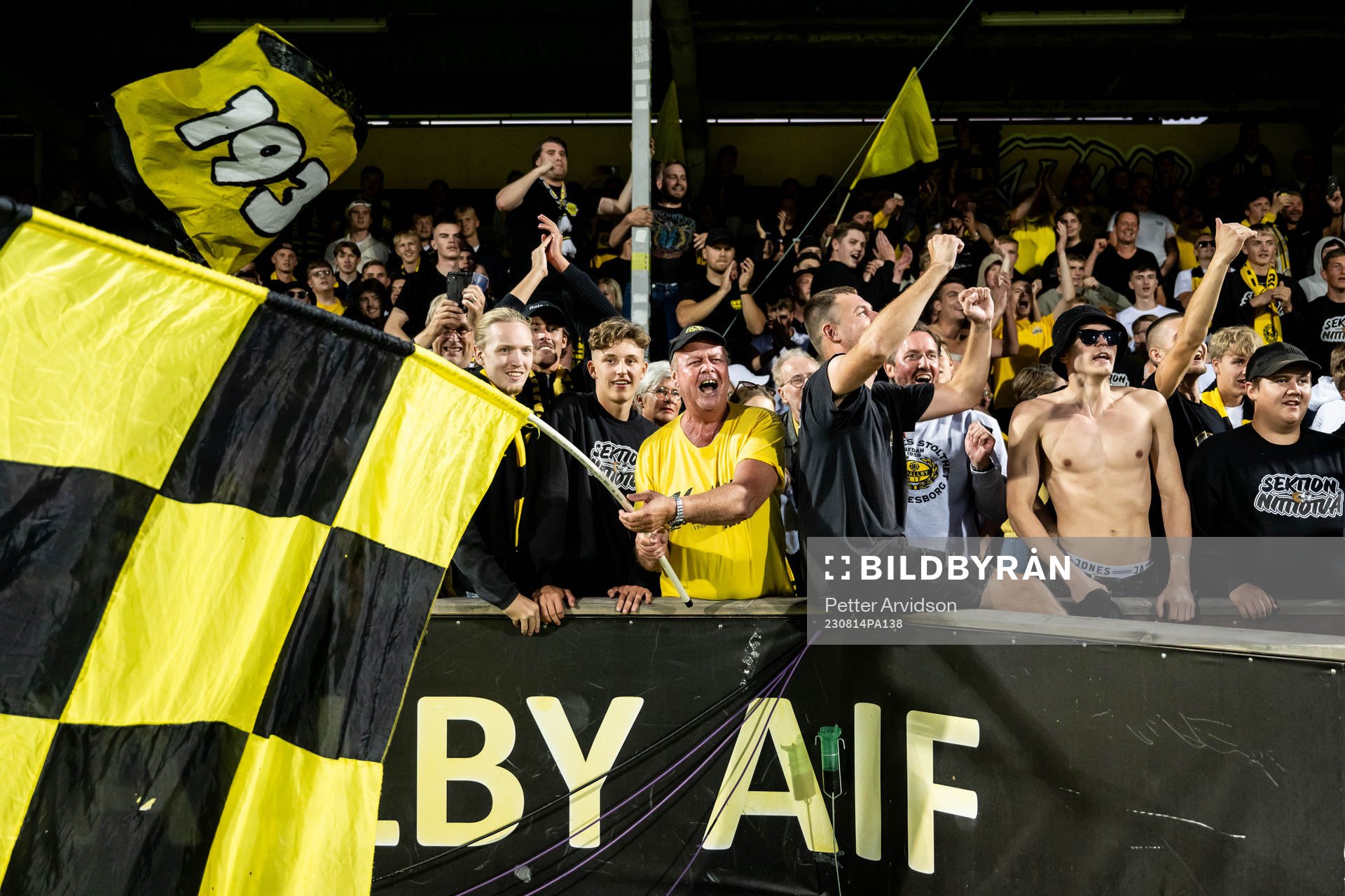 Mjällbys supportrar jublar