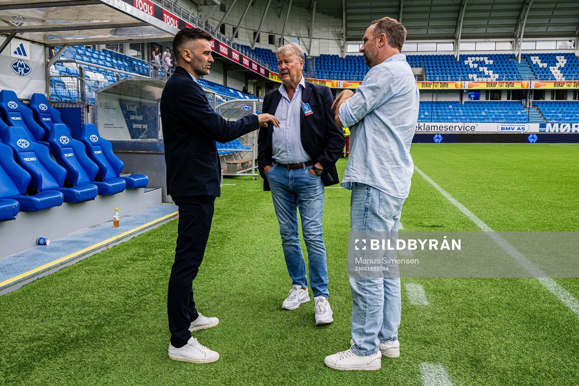 Magne Hoseth, head coach of Klaksvík, Åge Hareide and