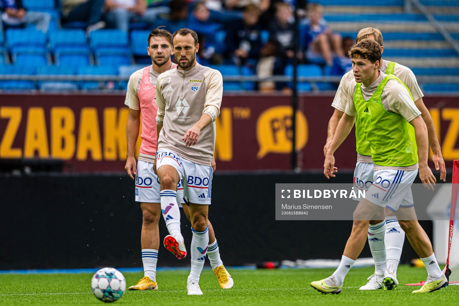 Magnus Wolff Eikrem of Molde warms up