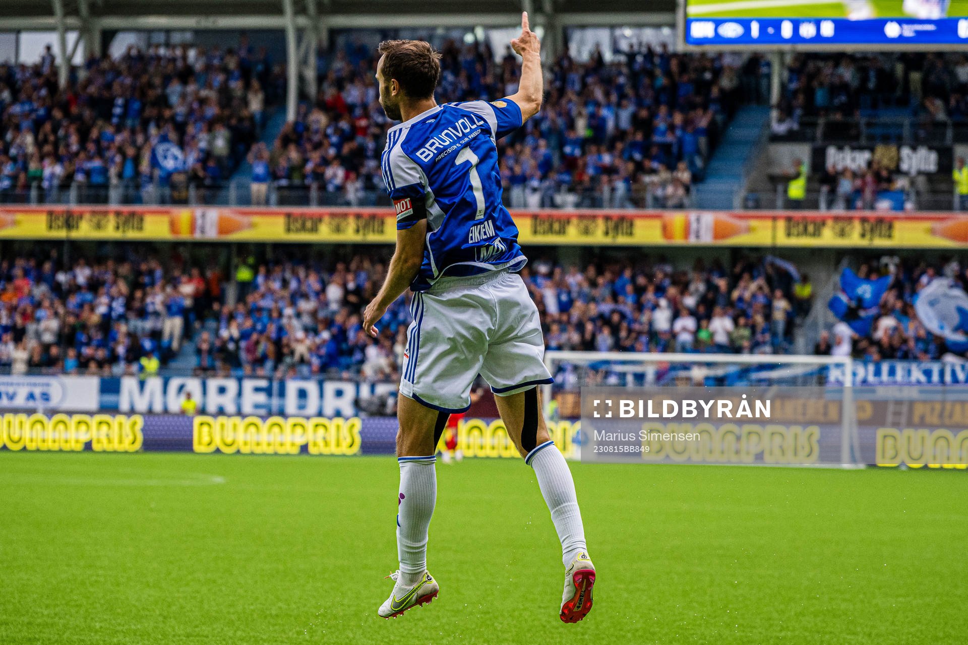 Magnus Wolff Eikrem of Molde celebrates