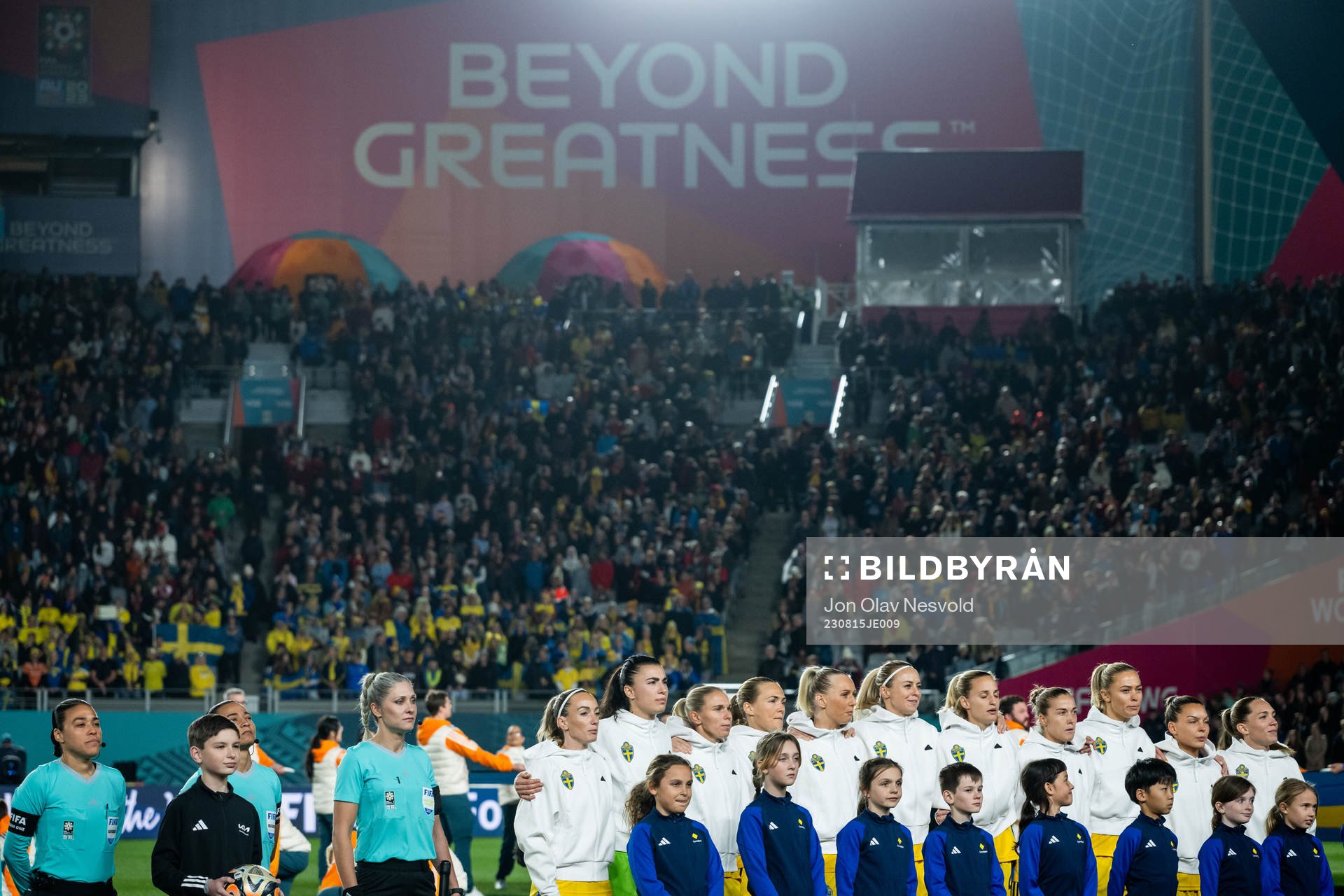 Players of Sweden line up