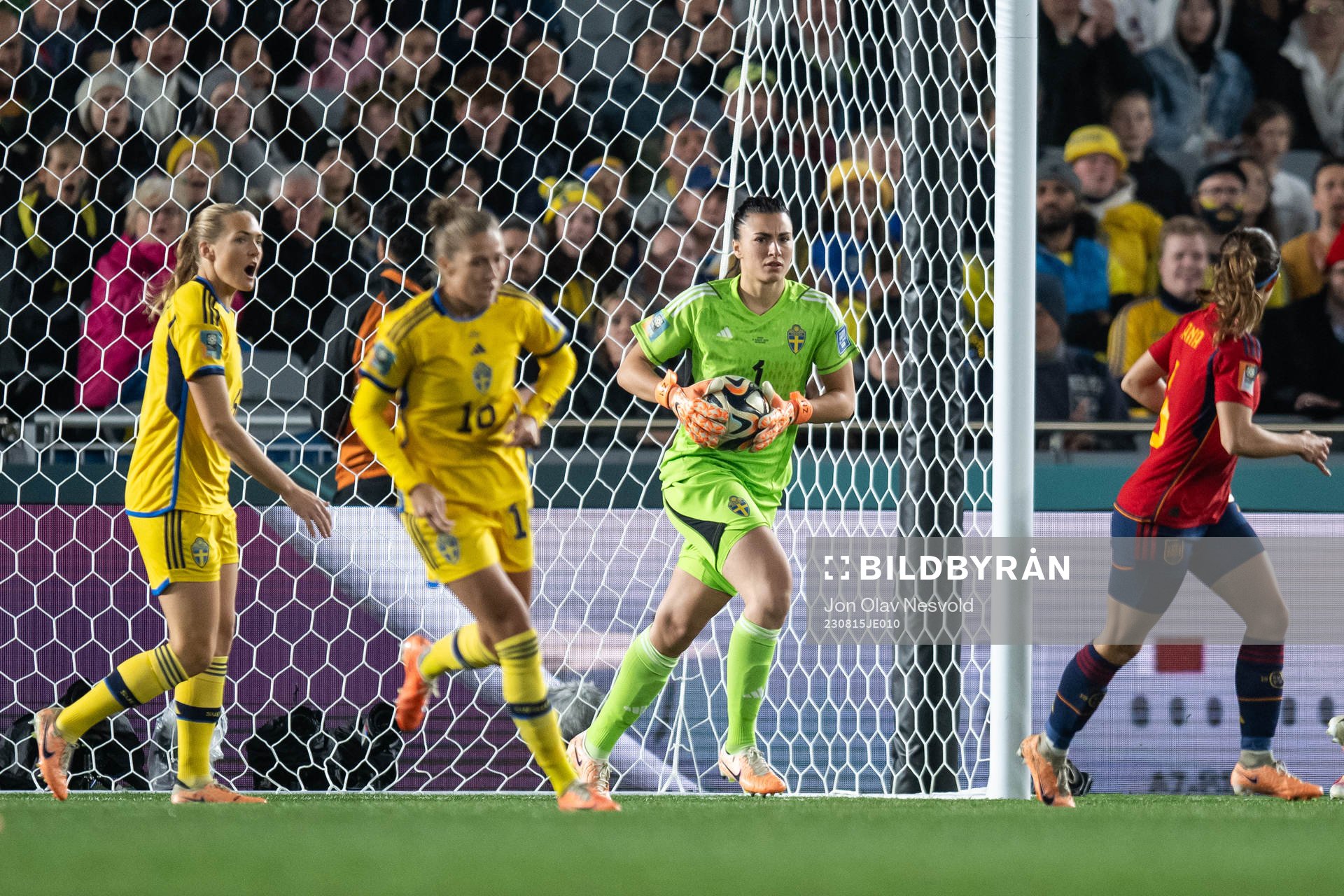 goalkeeper Zecira Musovic of Sweden